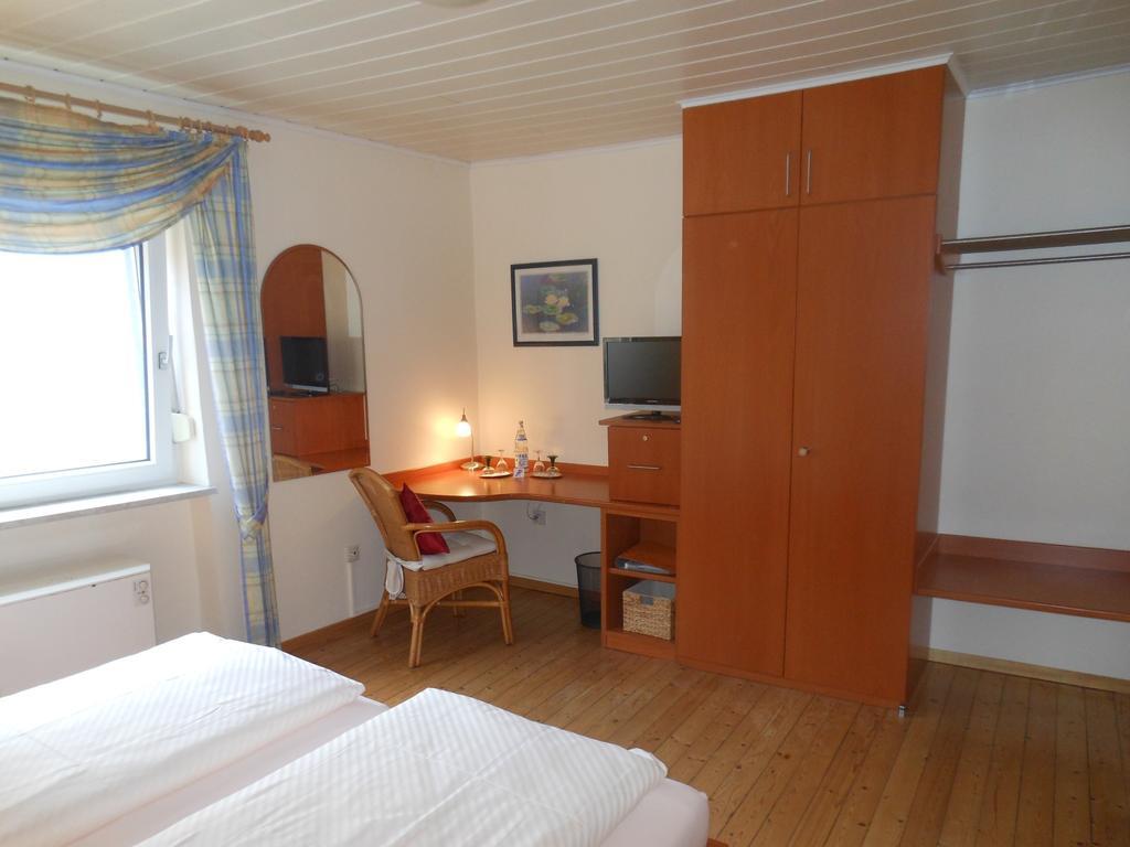 Wein- Und Gaestehaus M. Bai Mesenich Δωμάτιο φωτογραφία